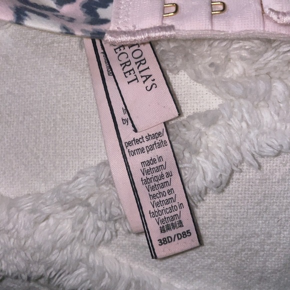 Like New! 38D VS Incredible Push Up - Picture 3 of 6